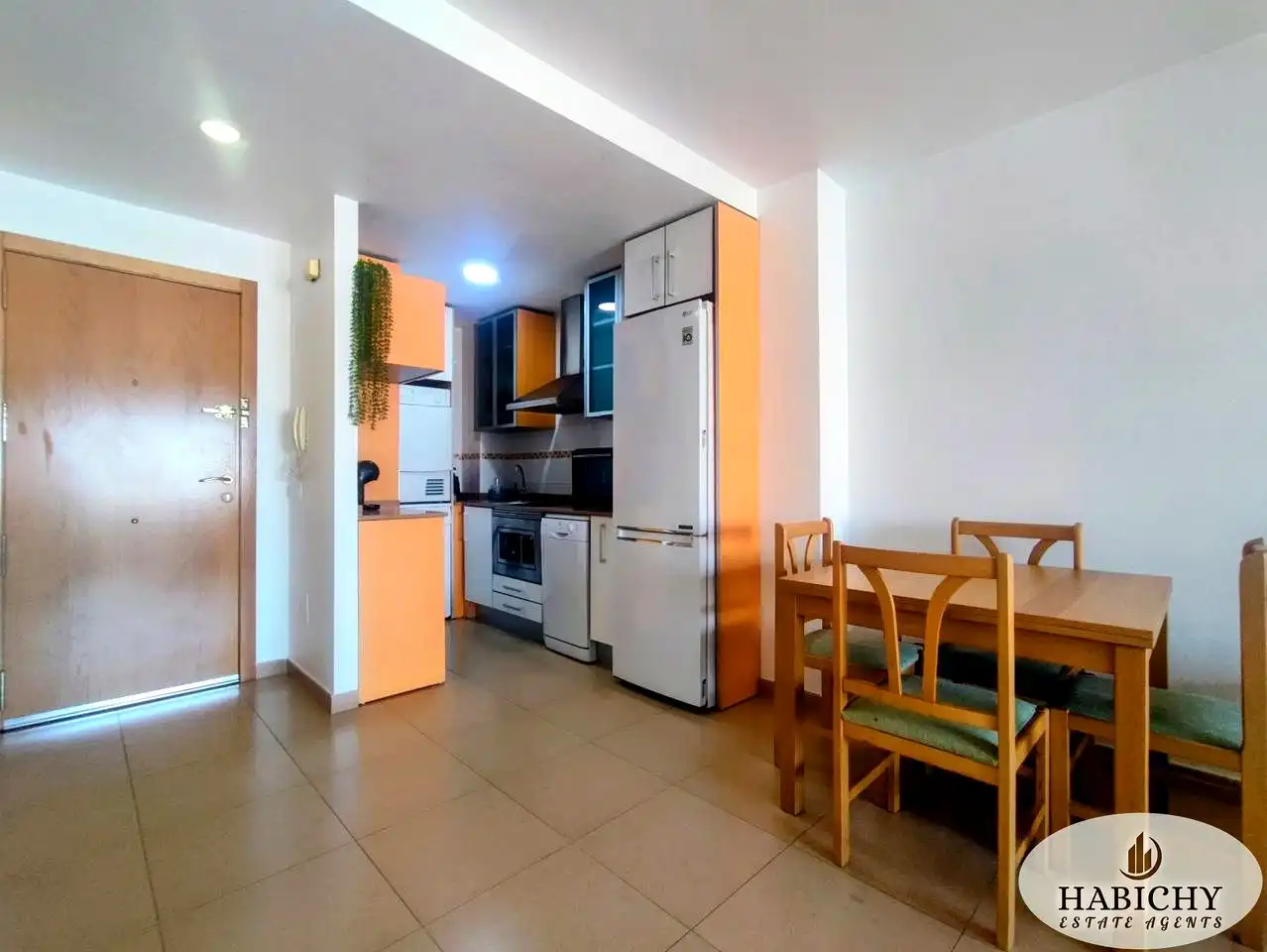 Cuina de Apartament de lloguer en Murcia amb Aire condicionat, Balcó i Alarma