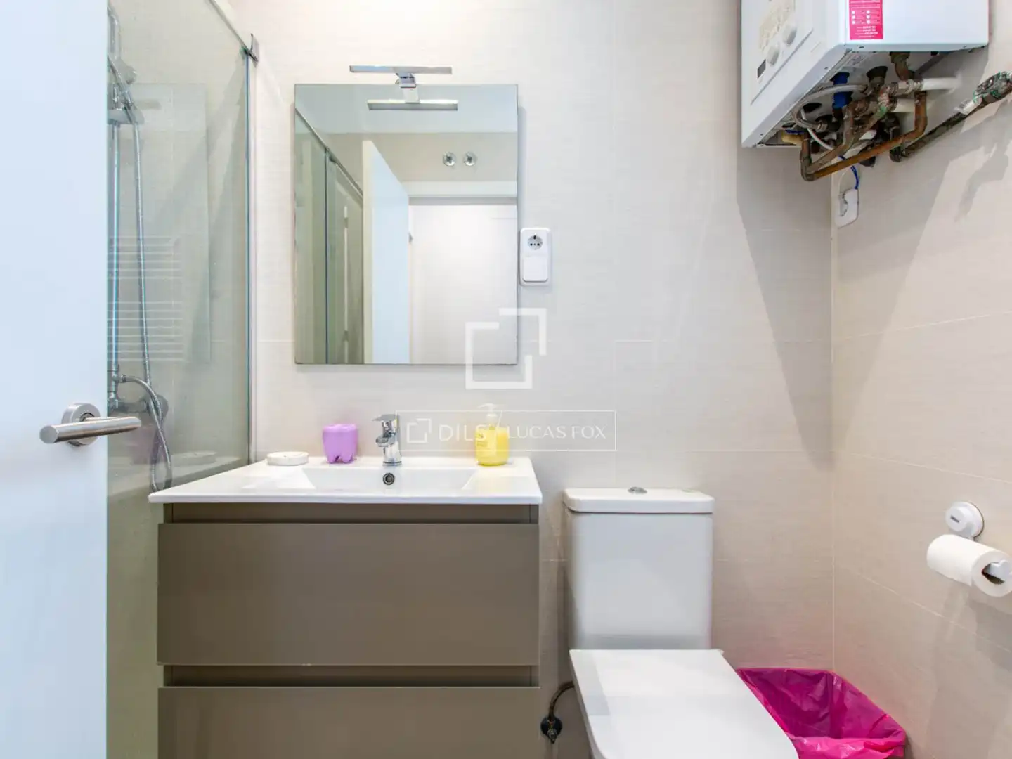 Bathroom of Flat for rent in Alcalá de Guadaira  with Air Conditioner, Heating and Furnished