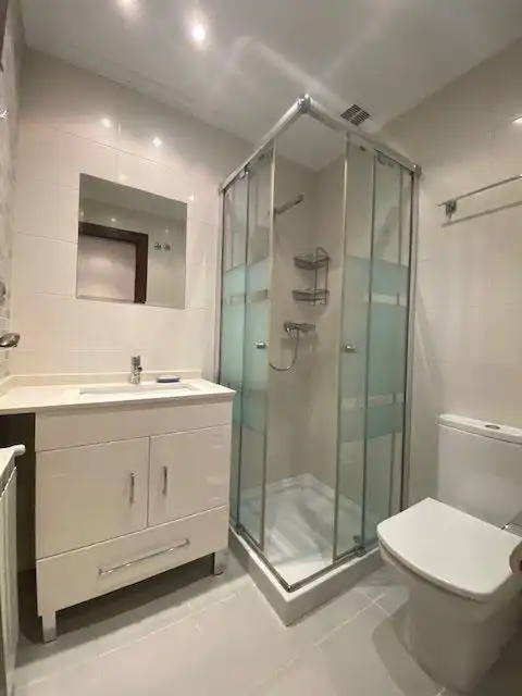 Baño de Piso en venta en Oviedo  con Calefacción