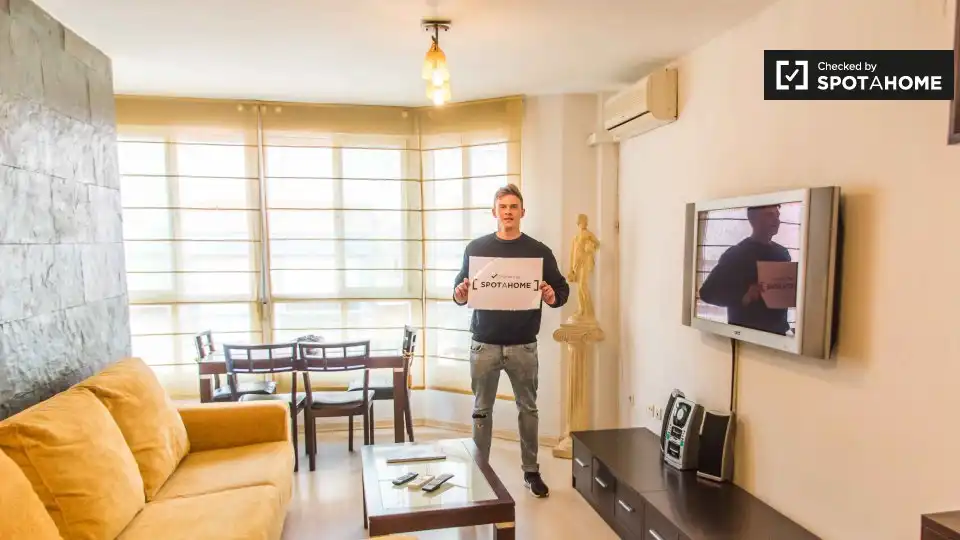 Sala d'estar de Pis de lloguer en Valencia amb Aire condicionat, Calefacció i Moblat