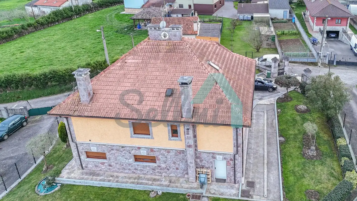 Houses for sale in Camíno De Castañéu, Viella - Granda - Meres
