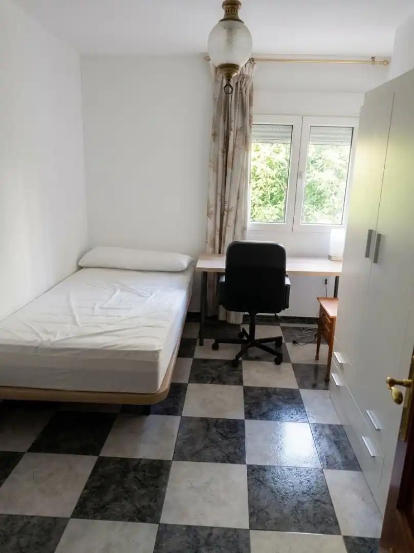 Habitación de Piso de alquiler en Granada con Amueblado, Horno y Lavadora