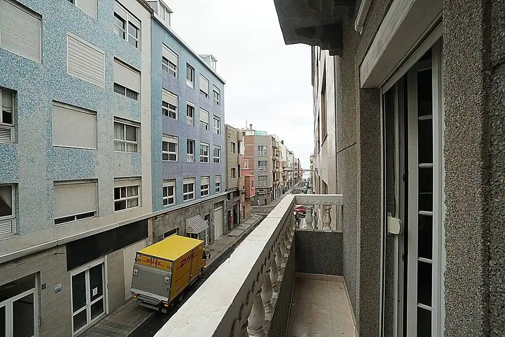 Vista exterior de Piso de alquiler en Las Palmas de Gran Canaria con Aire acondicionado, Amueblado y Balcón