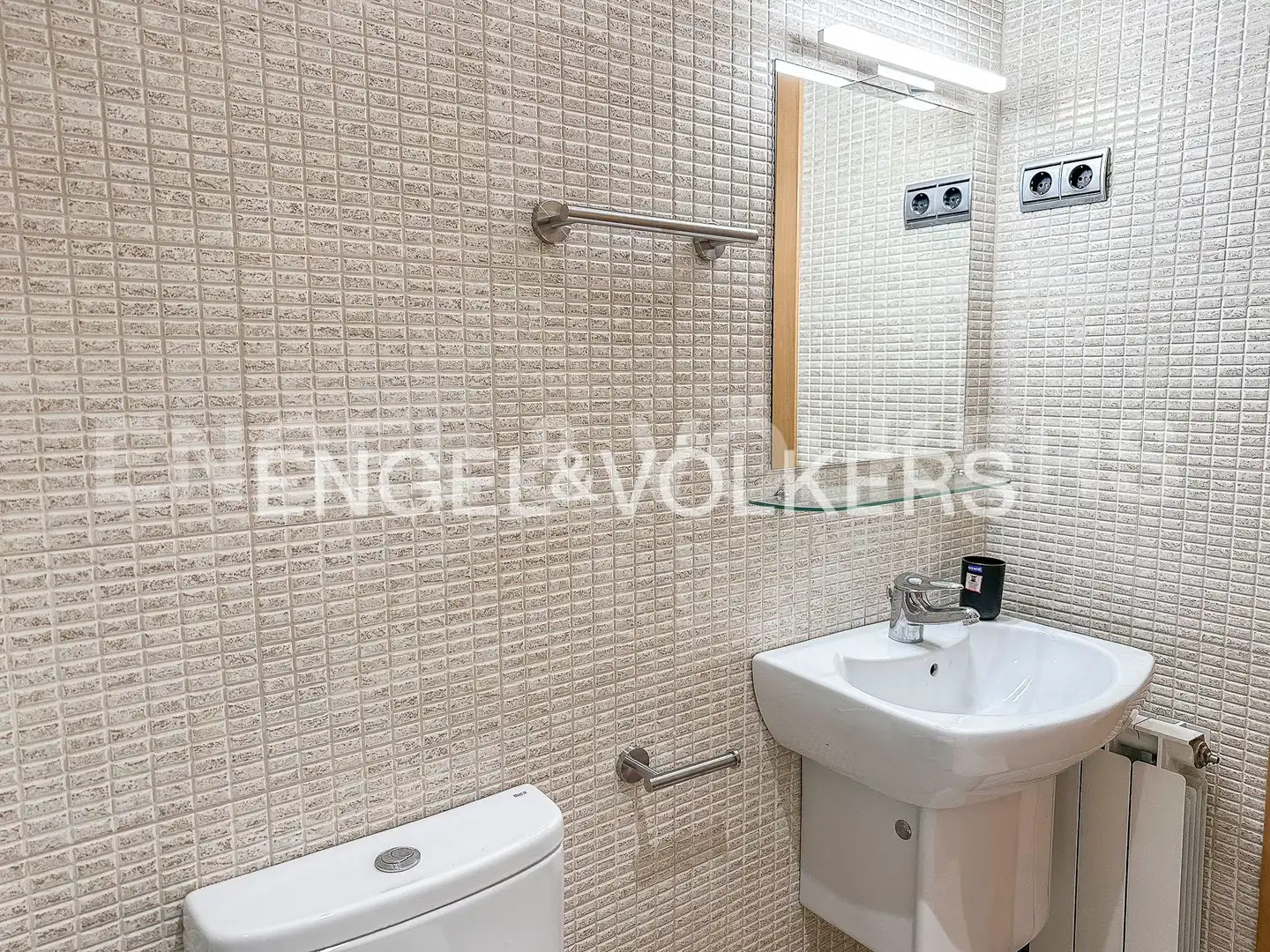 Badezimmer von Dachboden zum Verkauf in Barcelona mit Klimaanlage, Heizung und Terrasse