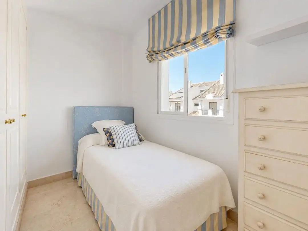 Dormitori de Casa o xalet en venda en Marbella amb Aire condicionat, Calefacció i Jardí privat