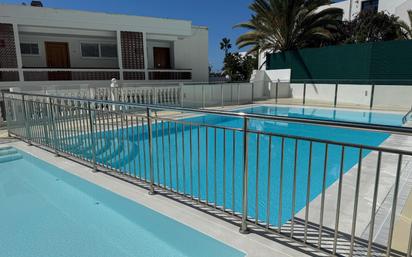 Swimming pool of Apartment for sale in San Bartolomé de Tirajana  with Air Conditioner, Private garden and Community pool