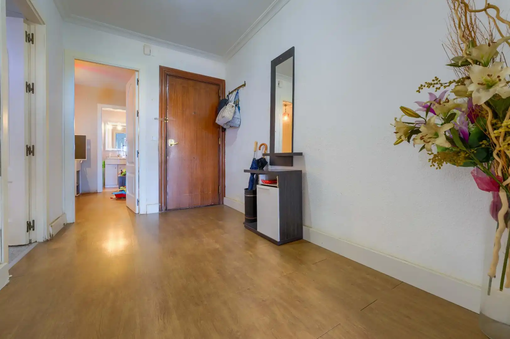 Wohnung zum Verkauf in Sevilla mit Klimaanlage, Heizung und Abstellraum