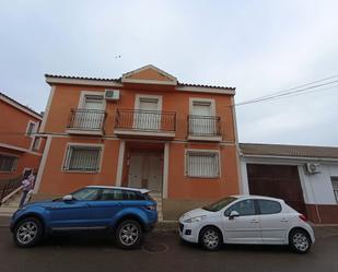 Vista exterior de Casa adosada en venda en Argamasilla de Alba amb Aire condicionat