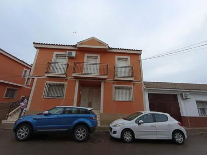 Vista exterior de Casa adosada en venda en Argamasilla de Alba amb Aire condicionat i Calefacció