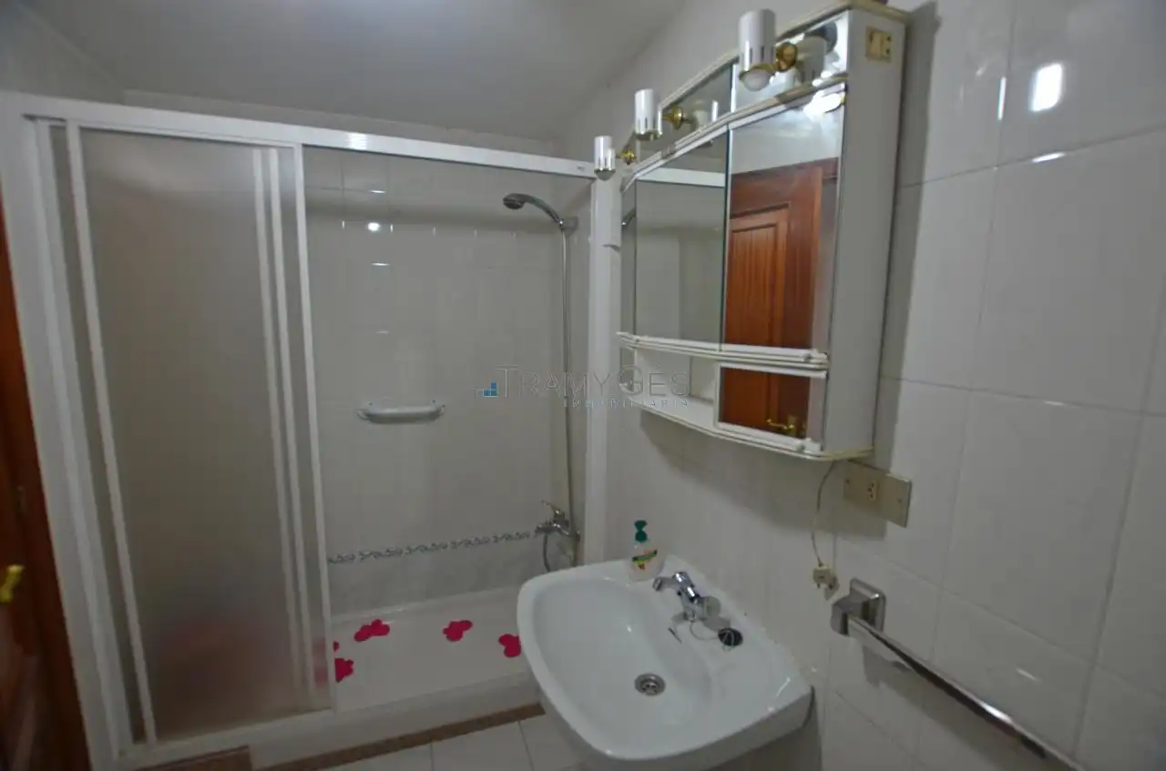 Bathroom of Flat for sale in Tui  with Storage room and Balcony