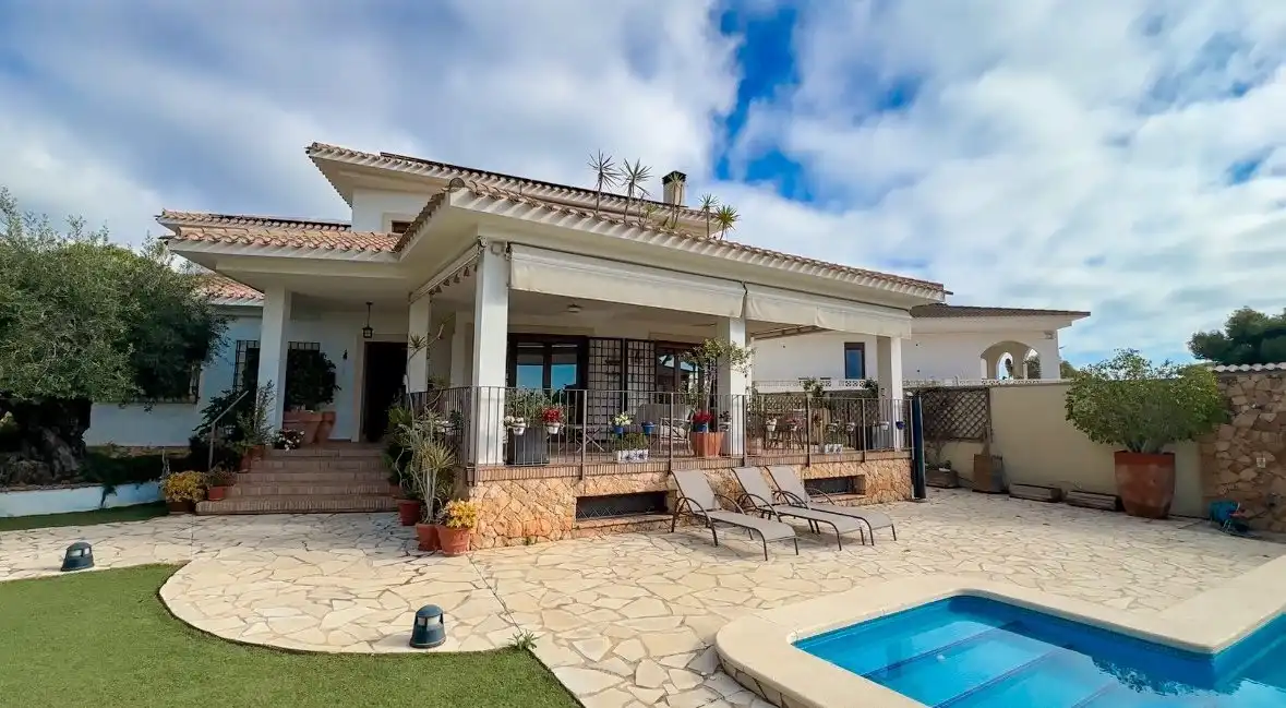 Vista exterior de Casa o chalet en venta en Orihuela con Aire acondicionado, Calefacción y Jardín privado