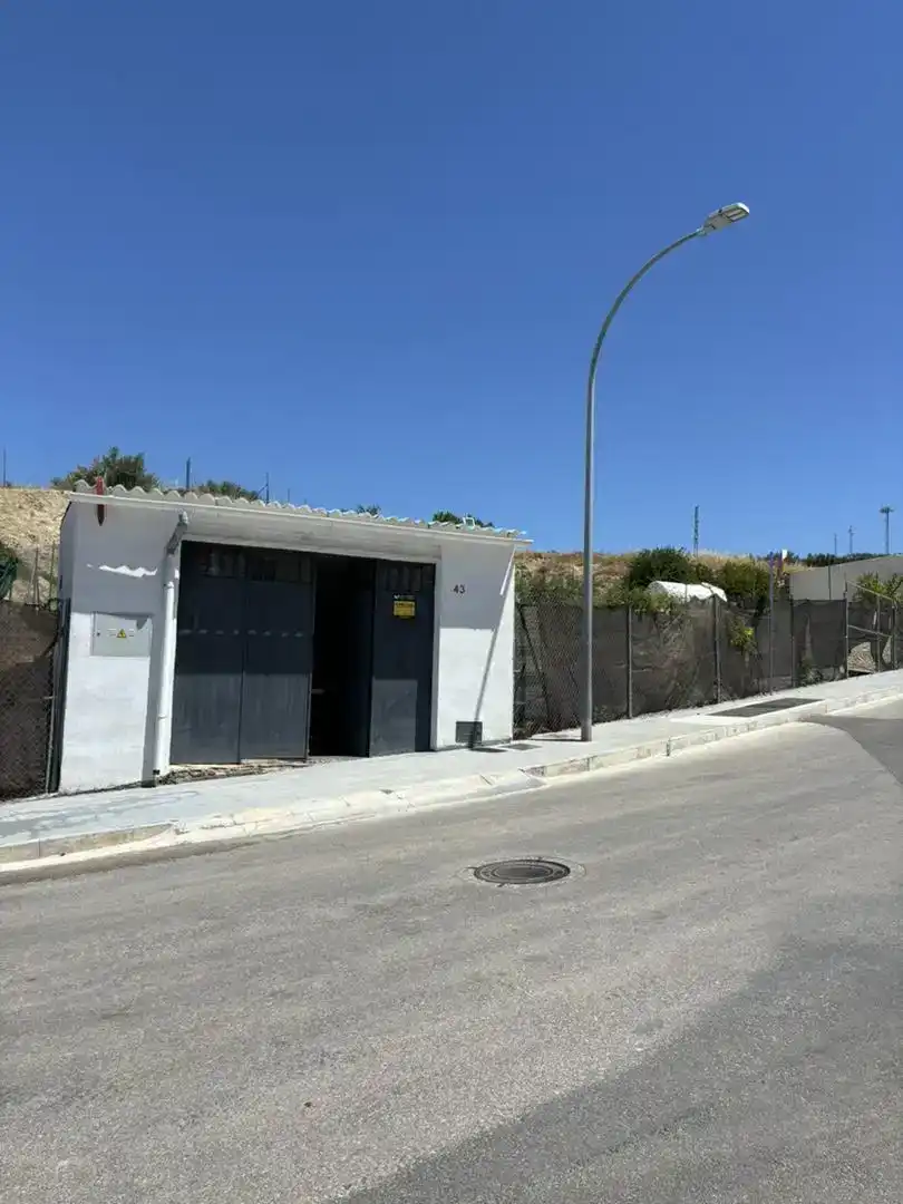 Vista exterior de Finca rústica en venda en Martos amb Jardí privat, Moblat i Rentadora