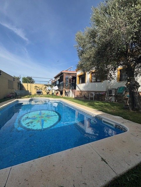 Swimming pool of House or chalet for sale in Almensilla  with Air Conditioner, Private garden and Terrace