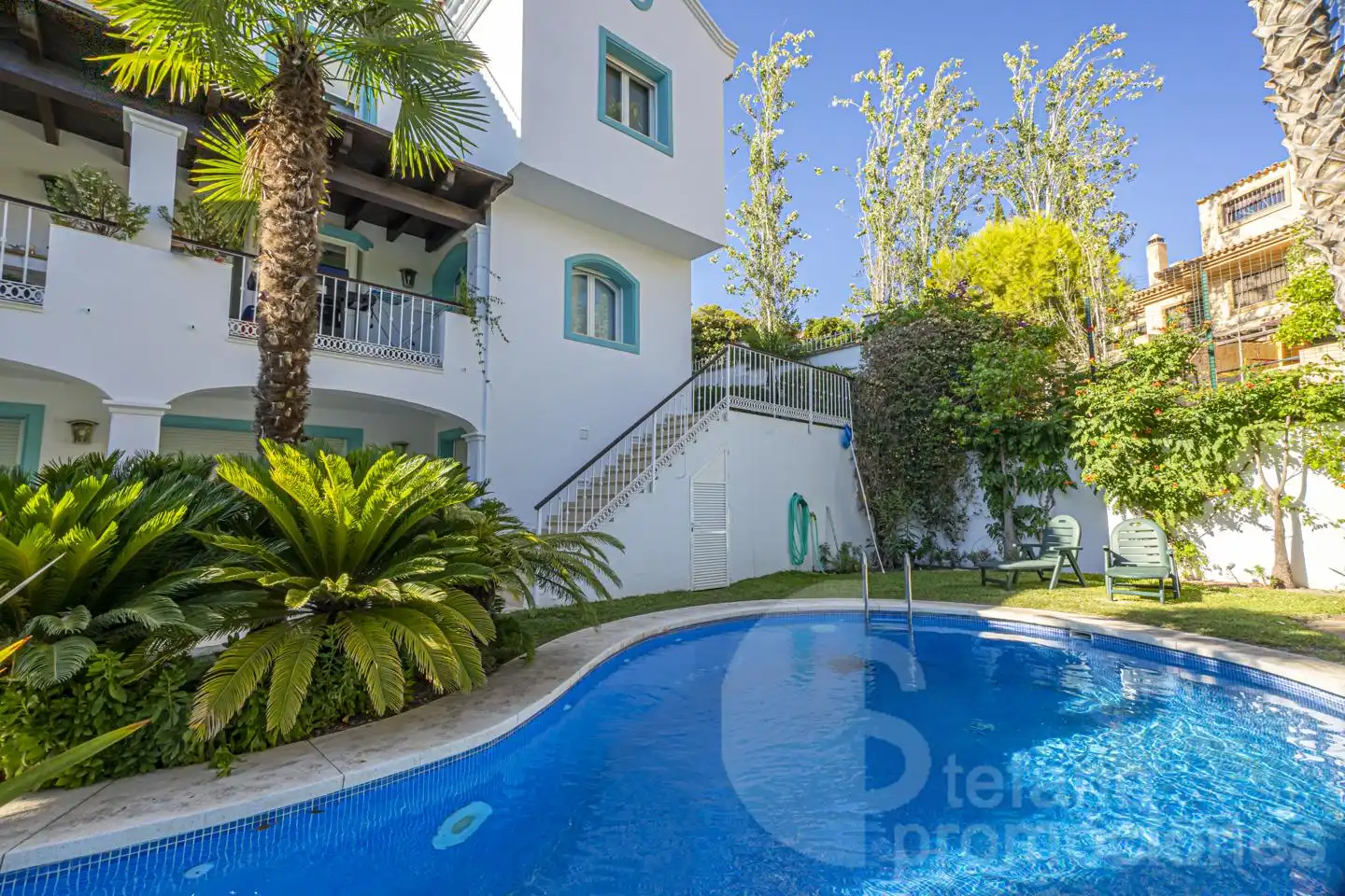 Vista exterior de Casa o xalet en venda en Málaga amb Aire condicionat, Jardí privat i Parquet
