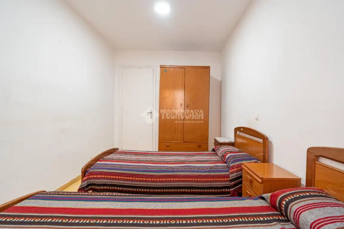 Dormitori de Pis en venda en Granada