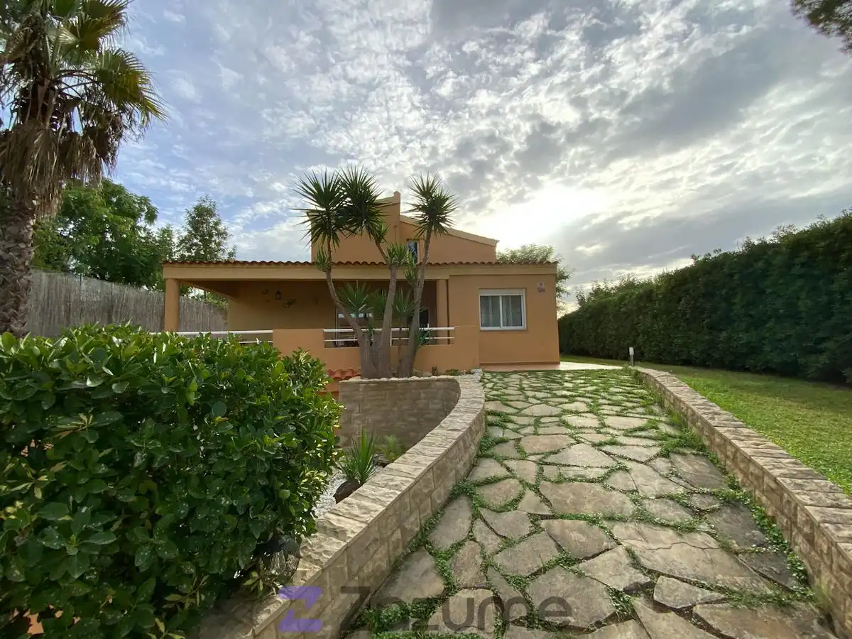 Villa con piscina in affitto a Urb. Llomayna