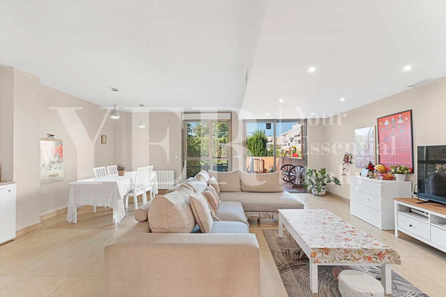 Sala d'estar de Casa adosada en venda en Alicante / Alacant amb Aire condicionat, Jardí privat i Terrassa