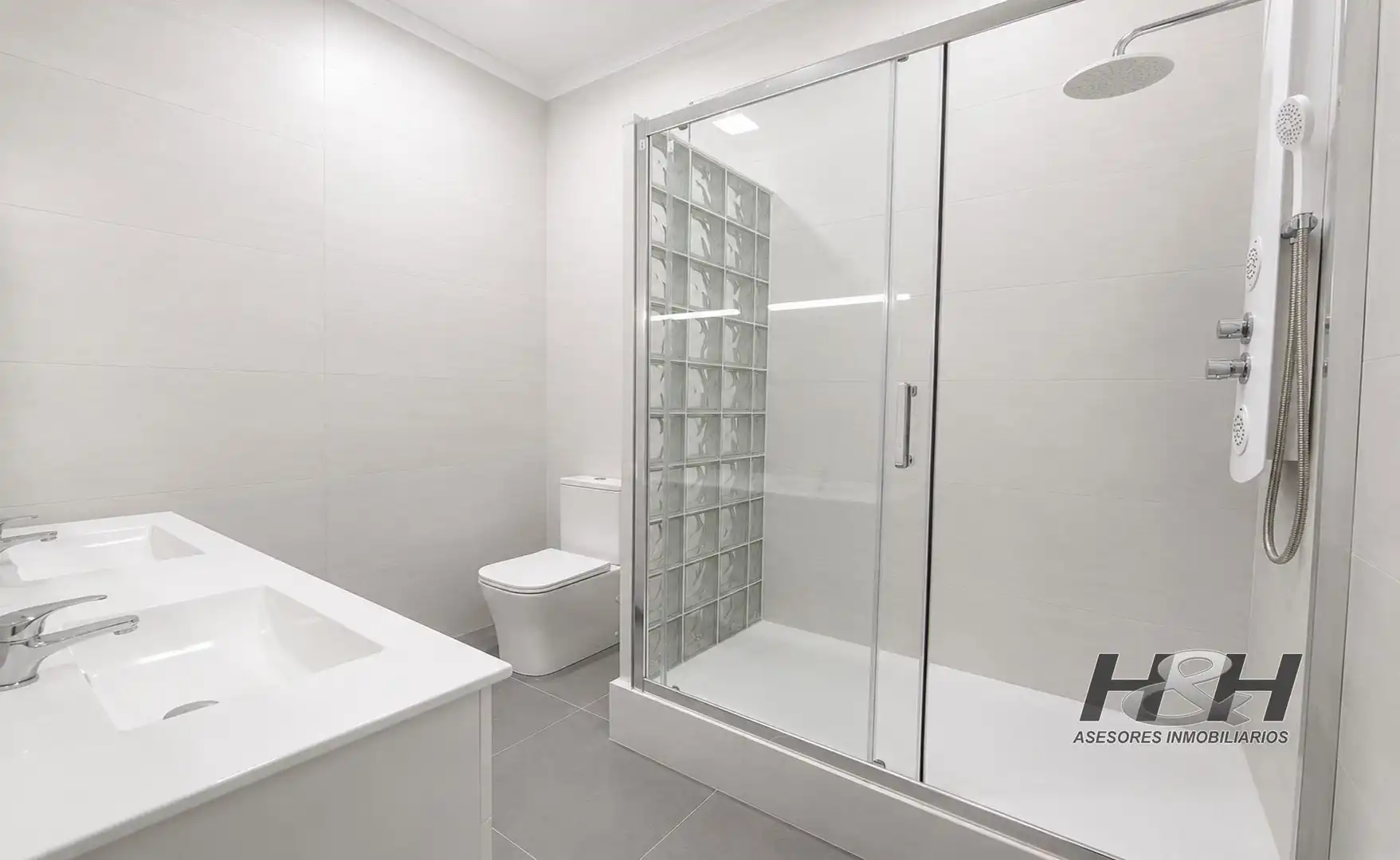 Baño de Ático de alquiler en Burjassot con Terraza, Trastero y Balcón