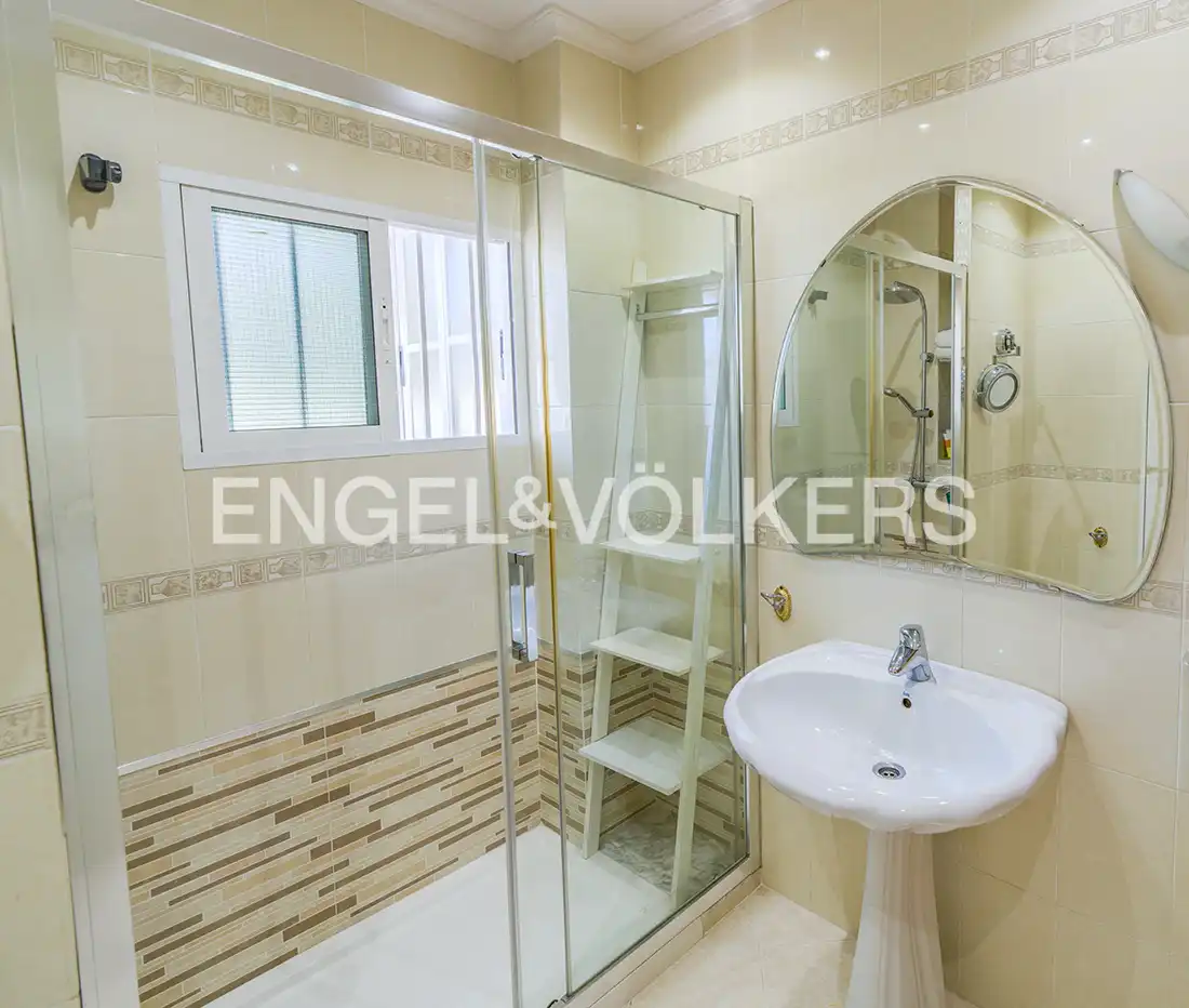 Bathroom of Houses for sale in San Vicente del Raspeig / Sant Vicent del Raspeig  with Air Conditioner, Heating and Private garden