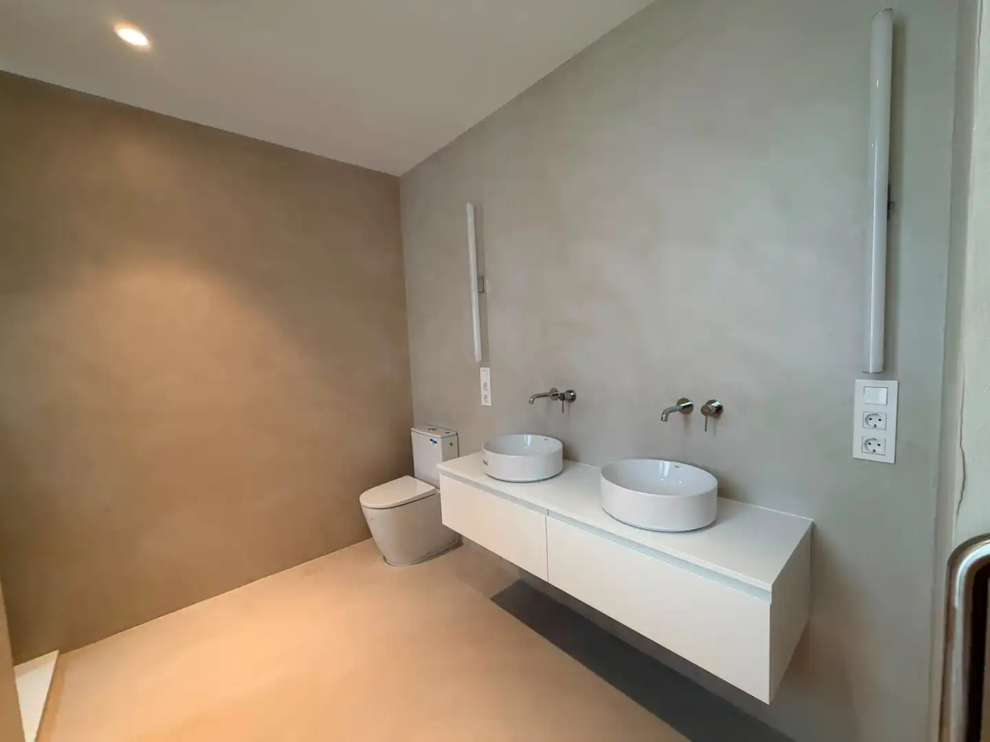 Bathroom of Flat for sale in Madrid  with Air Conditioner, Heating and Balcony