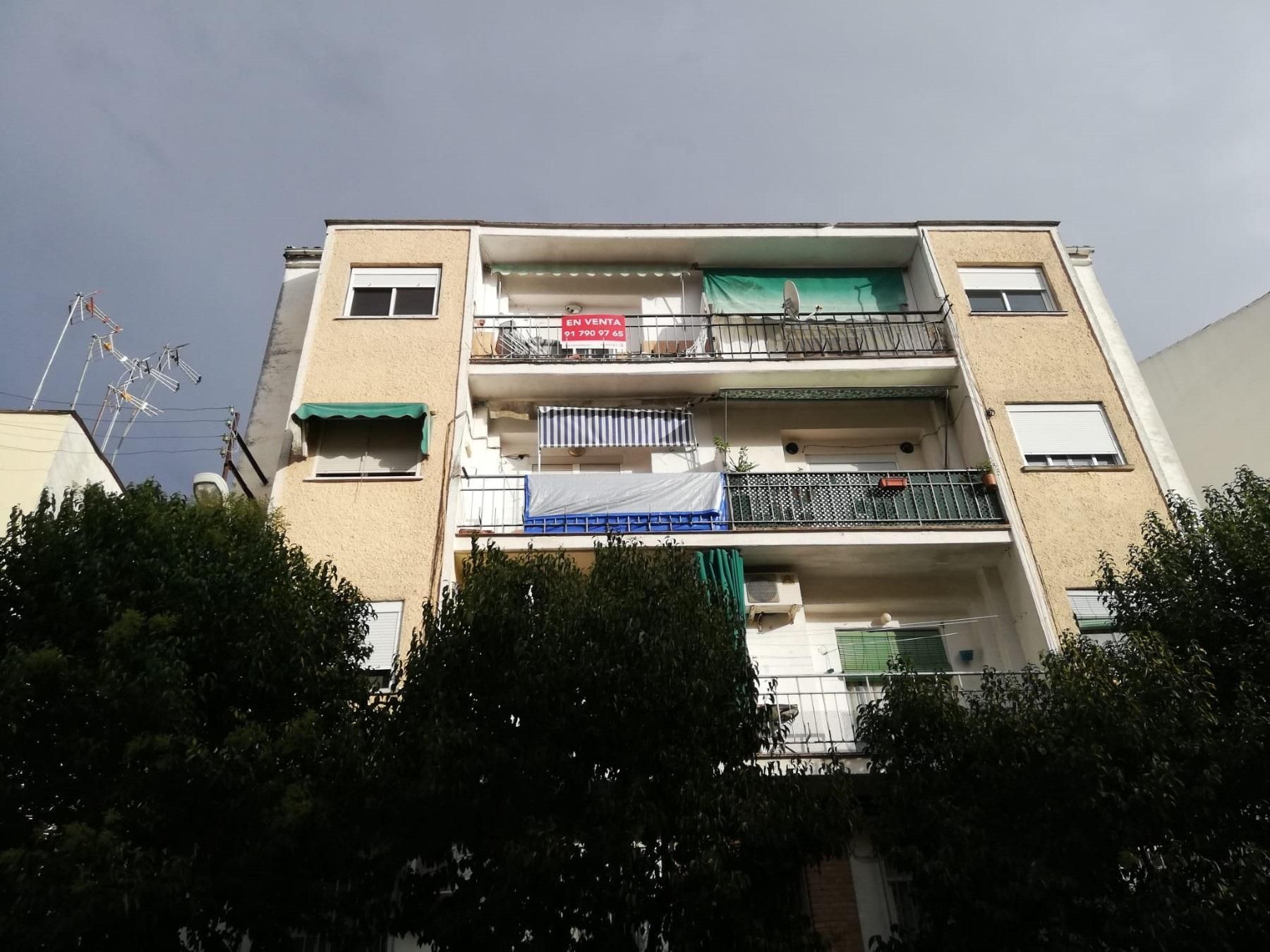 Vista exterior de Pis en venda en Linares