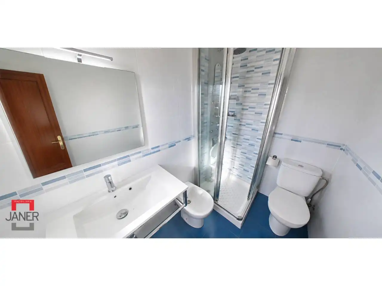 Bathroom of Houses for sale in Tomares  with Air Conditioner, Private garden and Terrace