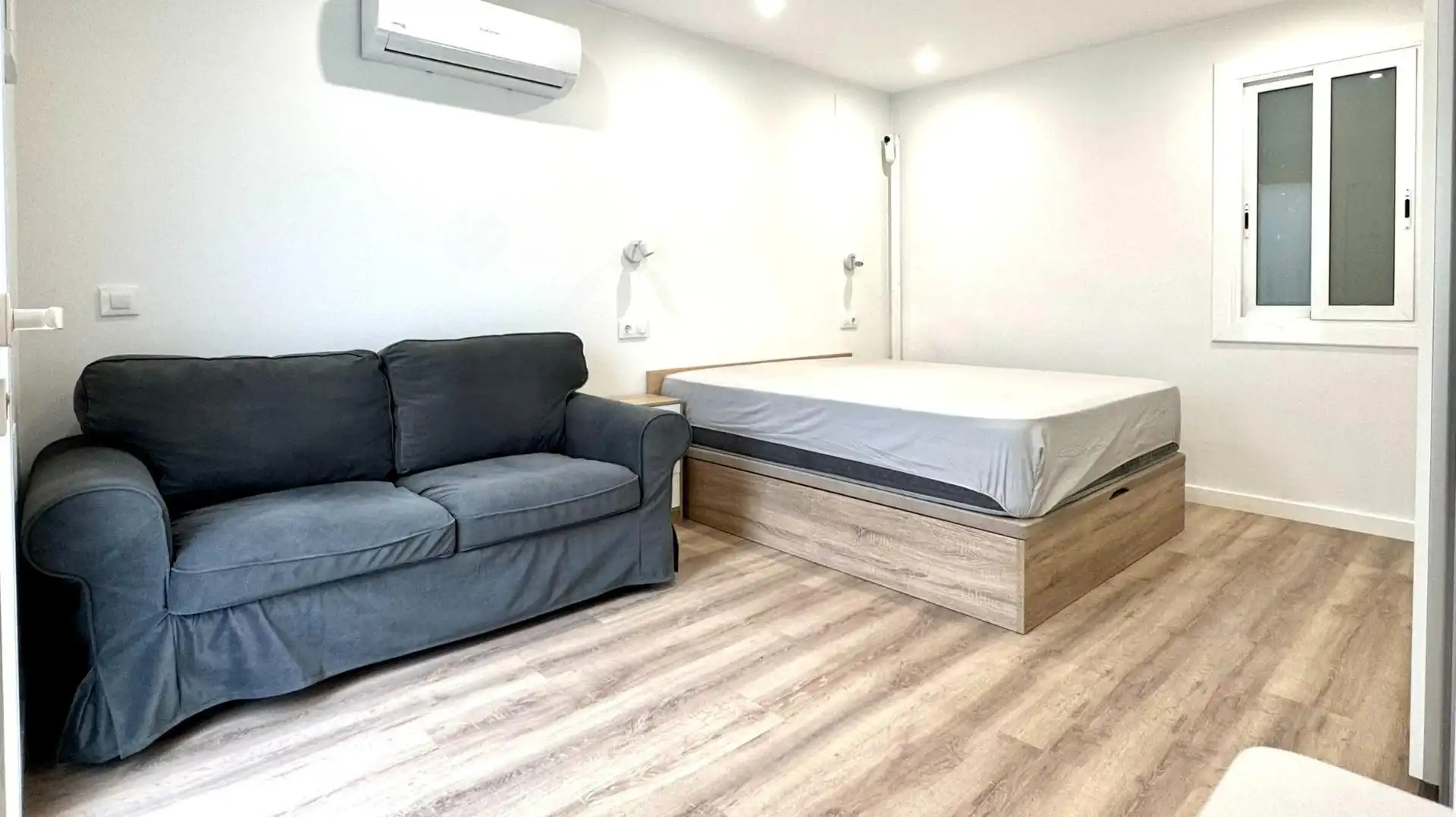Schlafzimmer von Wohnung zum Verkauf in Barcelona mit Klimaanlage, Heizung und Parkett