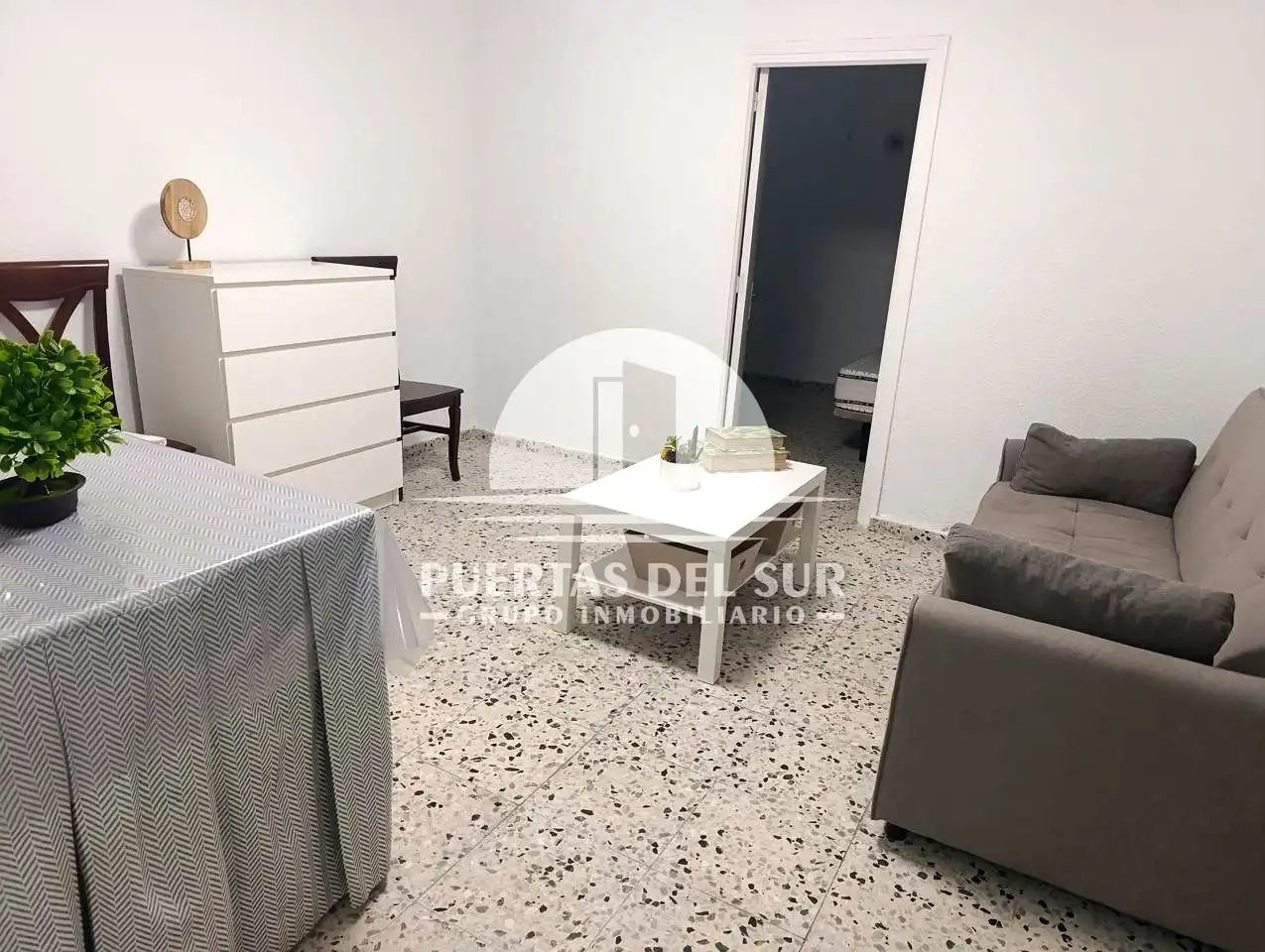 Ground floor for sale in Rota  with Storage room