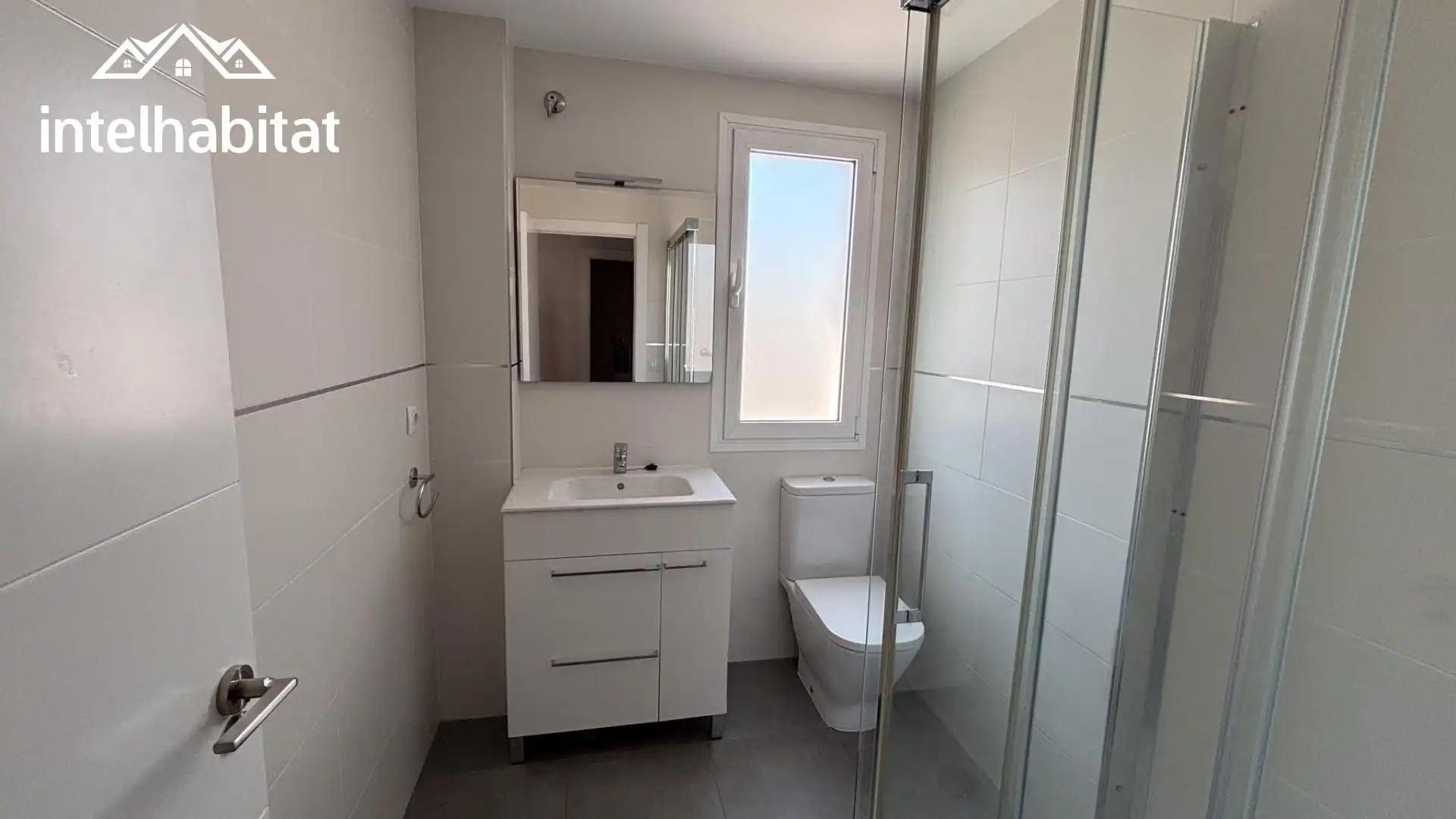 Badezimmer von Dachboden zur Miete in Valencia mit Klimaanlage, Terrasse und Abstellraum