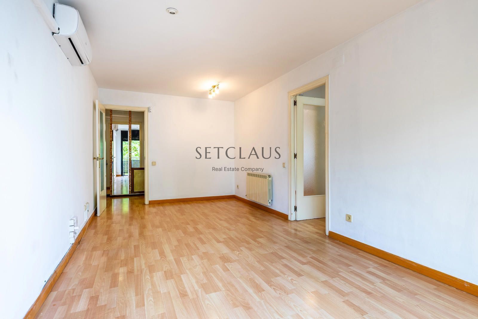Bedroom of Flat for sale in El Masnou  with Air Conditioner, Heating and Parquet flooring