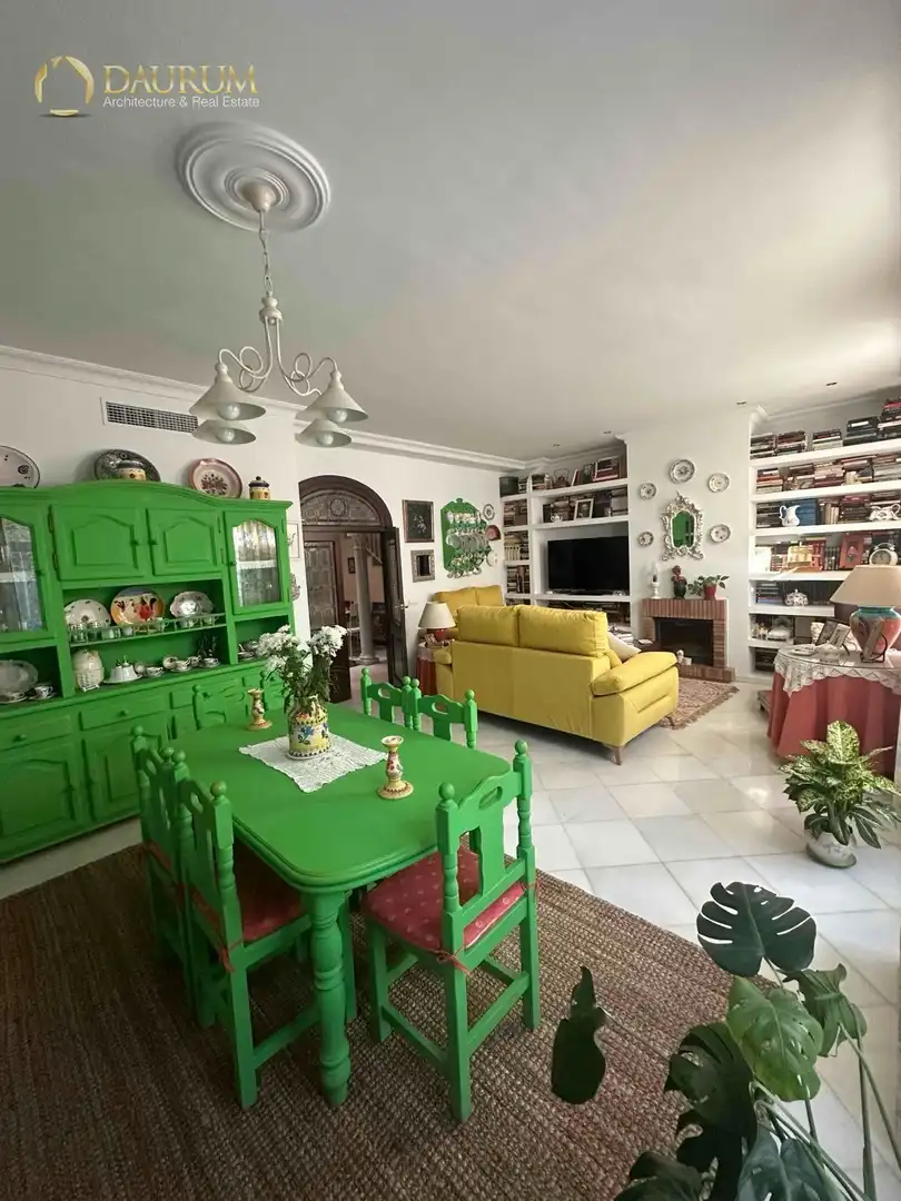 Sala de estar de Casa o chalet en venta en Sevilla con Aire acondicionado, Terraza y Balcón