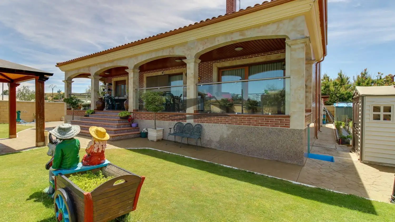 Detached house with pool for sale in Puente romano