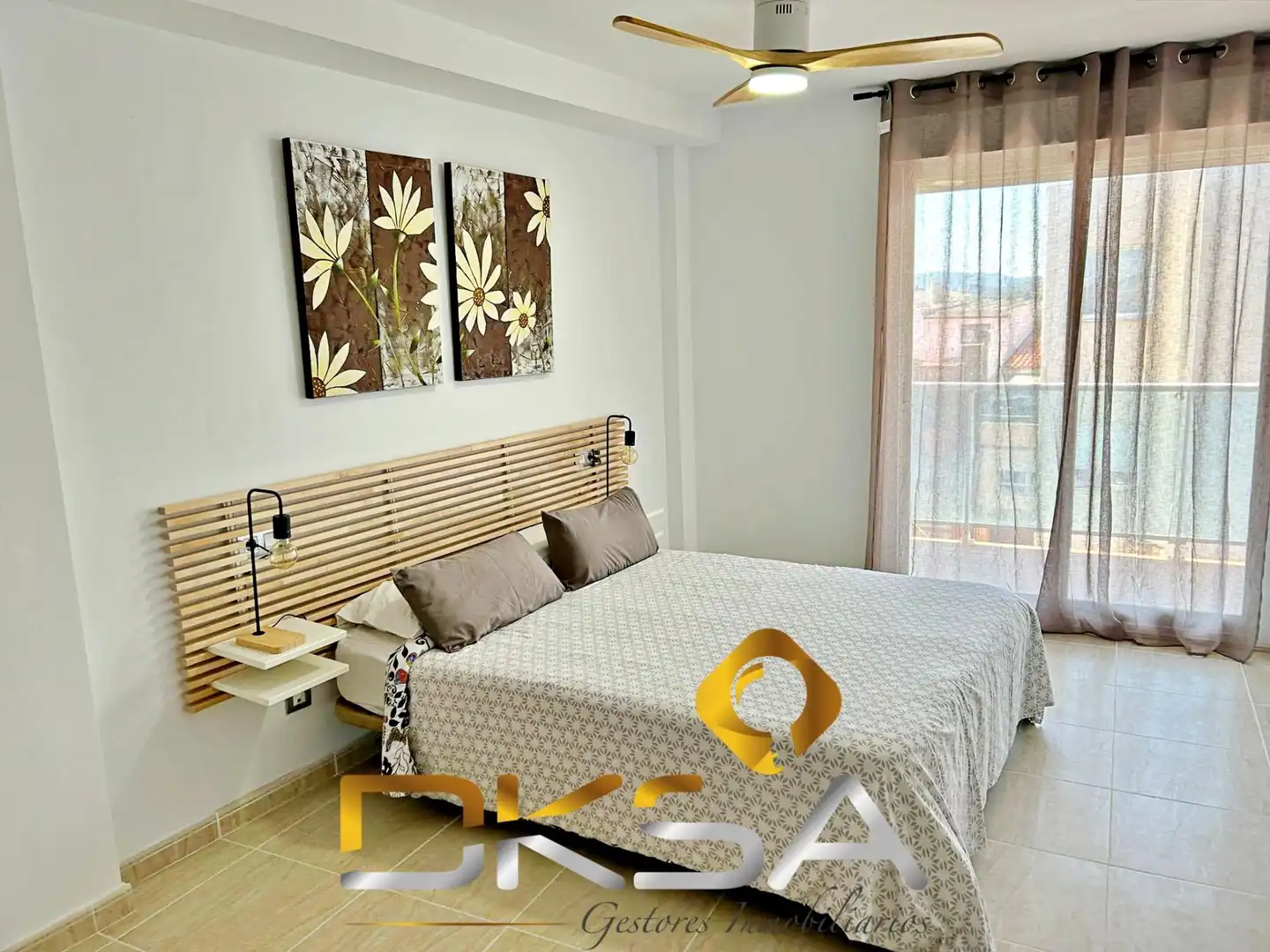 Schlafzimmer von Dachboden zum Verkauf in Torreblanca mit Klimaanlage, Terrasse und Möbliert