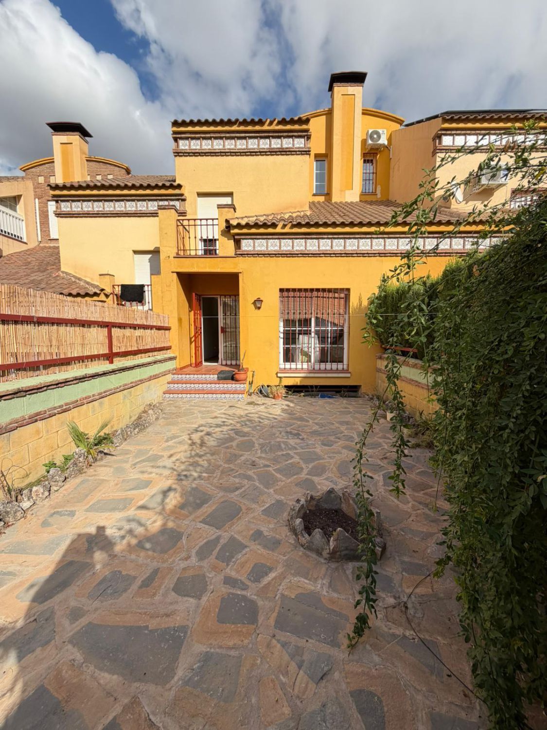 Jardí de Casa adosada en venda en Rincón de la Victoria amb Calefacció, Terrassa i Piscina comunitària