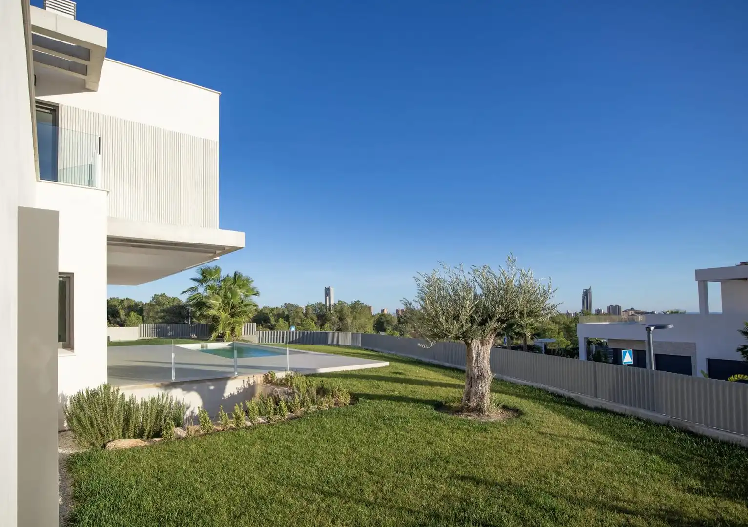Chalet con piscina en venta en Golf Bahía, imagen 12