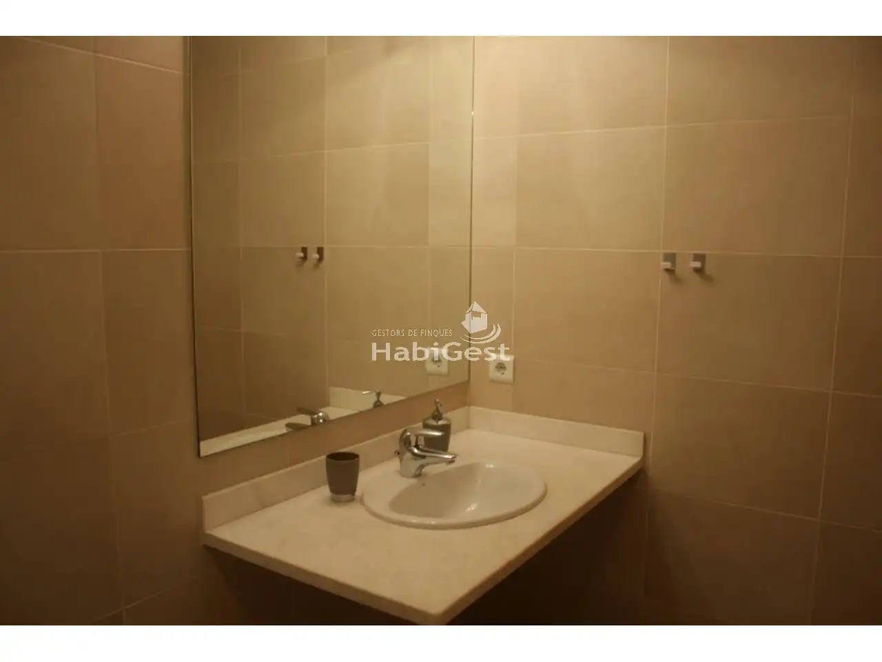 Badezimmer von Wohnung zum Verkauf in Girona mit Heizung, Möbliert und Balkon