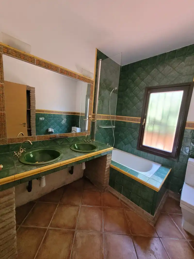 Bathroom of Houses for sale in Marbella  with Air Conditioner, Terrace and Storage room
