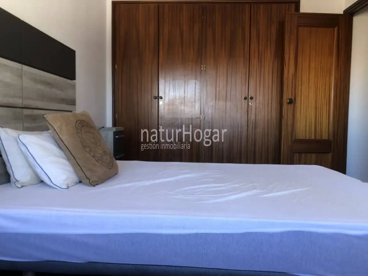 Bedroom of Flat for rent in Valencia  with Air Conditioner, Furnished and Balcony