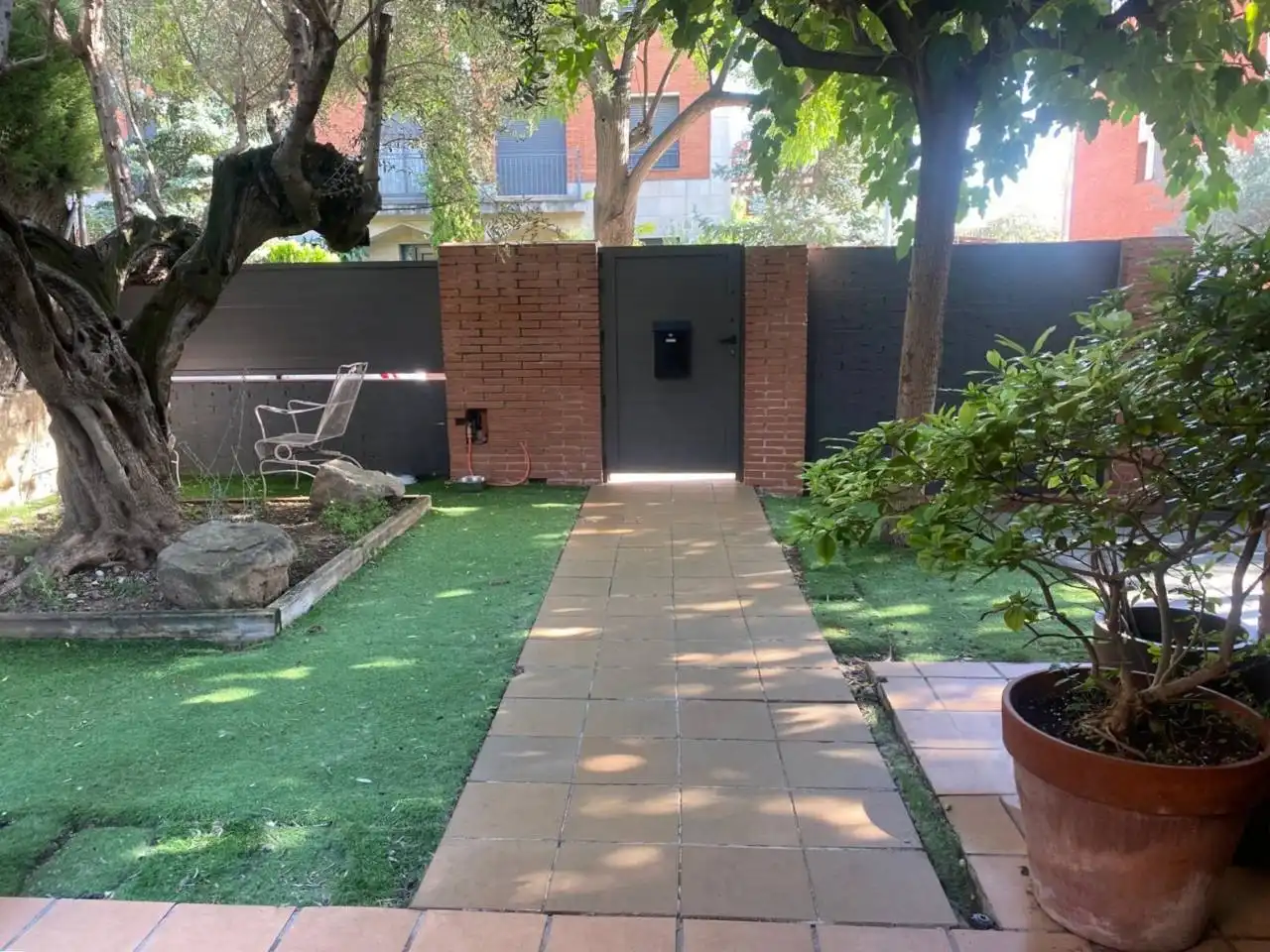 Casa aparellada amb jardí en venda a Calle Joan Coromines, imagen 12