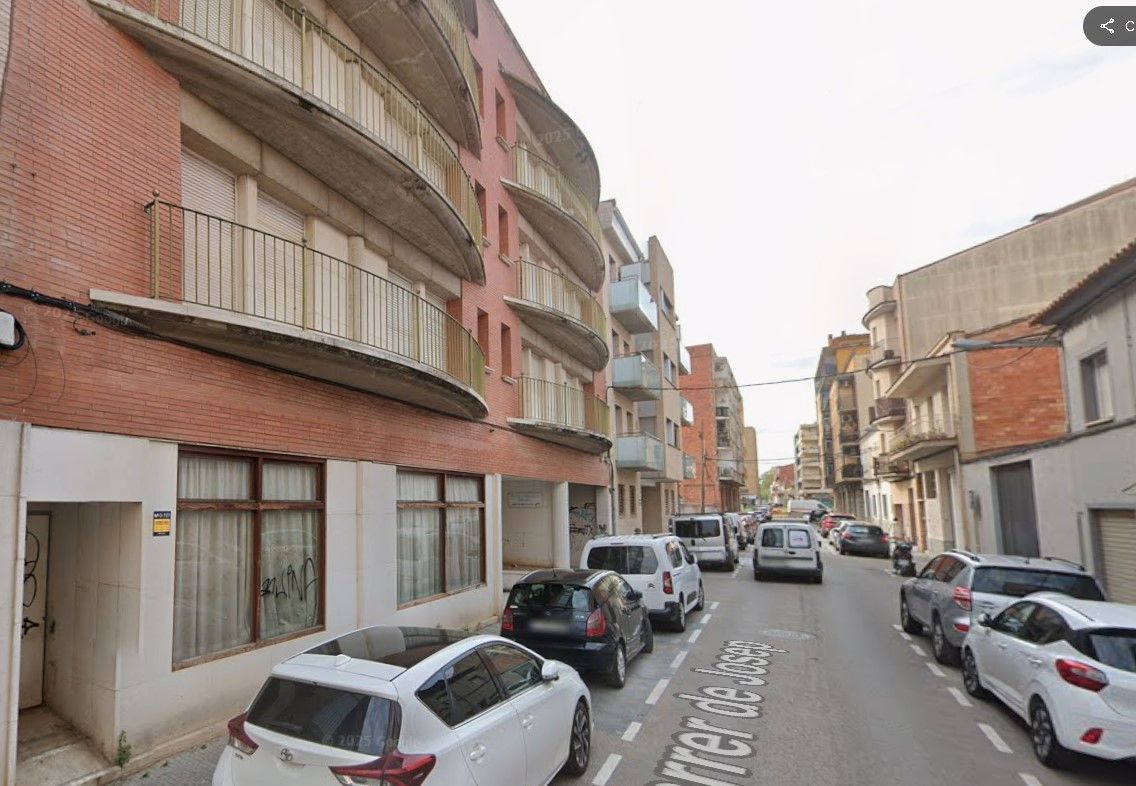 Exterior view of Garage to rent in Salt