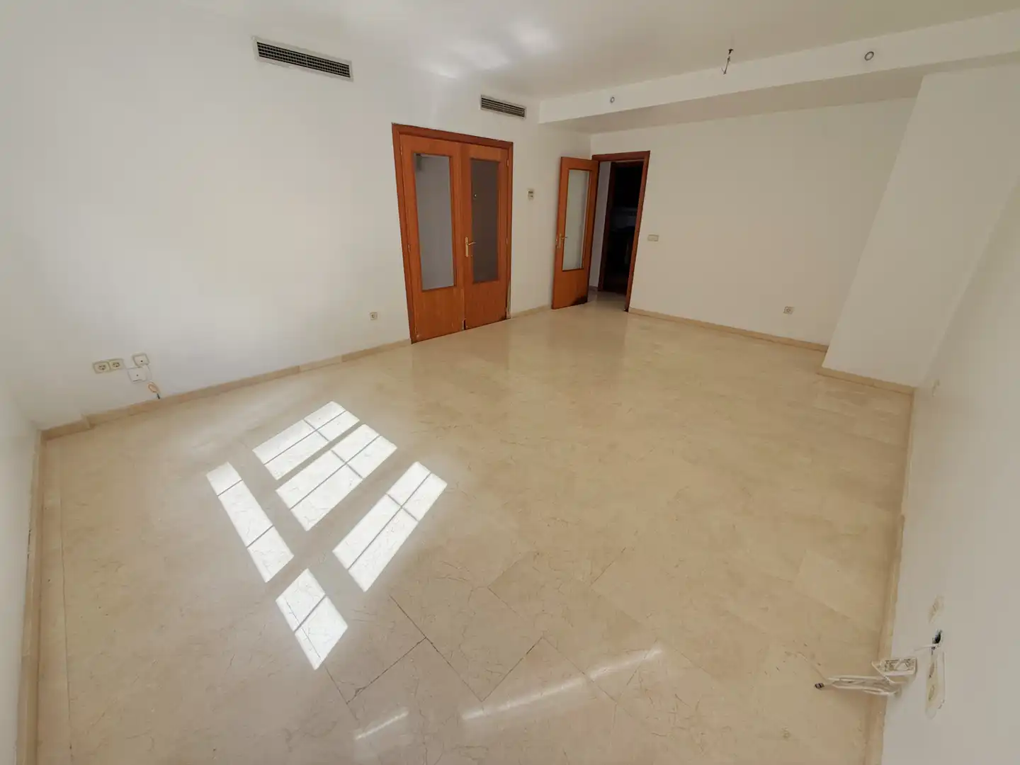 Casa adosada en venta en Torrent con Terraza, Trastero y Piscina comunitaria