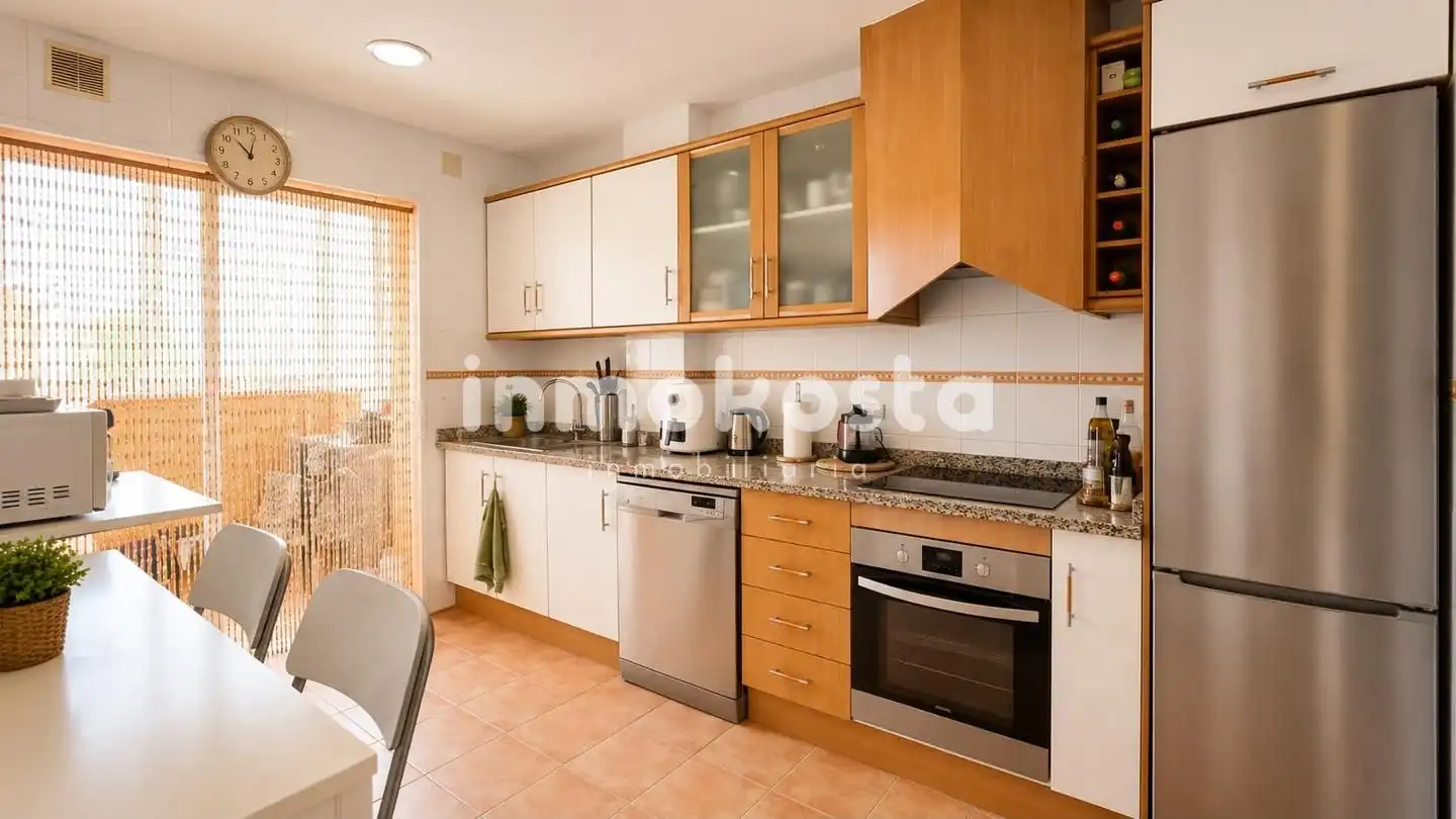 Cuina de Casa adosada en venda en La Nucia amb Aire condicionat, Jardí privat i Terrassa
