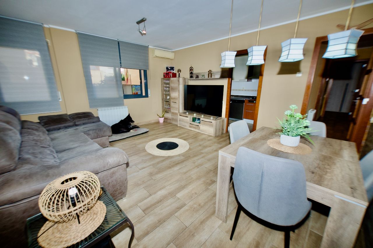 Living room of Planta baja for sale in Terrassa  with Air Conditioner, Heating and Parquet flooring