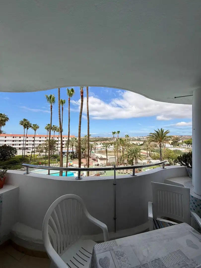 Vista exterior de Apartamento en venta en San Bartolomé de Tirajana con Amueblado y Piscina comunitaria