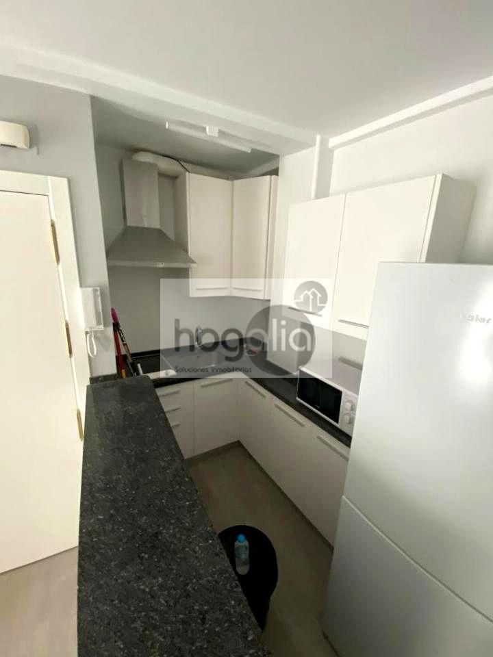 Kitchen of Flat to rent in  Sevilla Capital  with Air Conditioner and Furnished