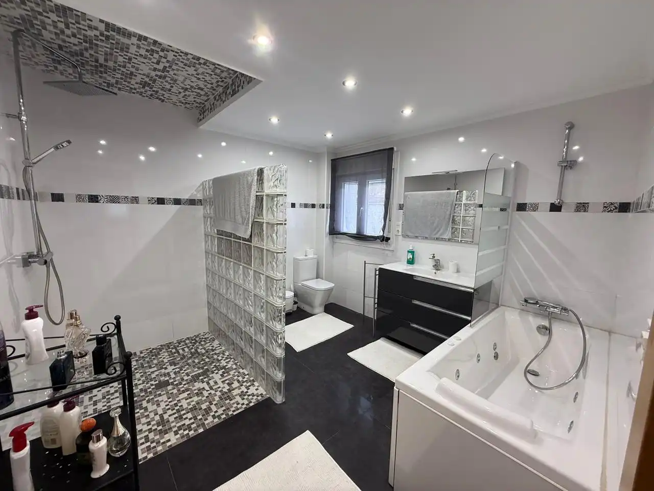 Casa con piscina en venta en Barrio Sámano, imagen 29
