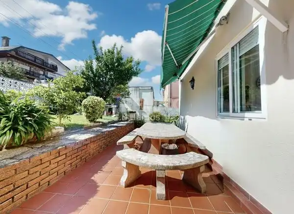 Terrassa de Casa o xalet en venda en Nigrán amb Calefacció, Jardí privat i Parquet