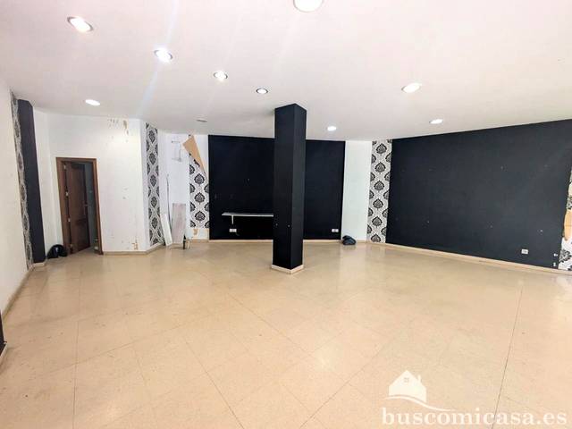Local comercial en Alquiler en Julio Burell en Linarejos