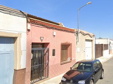 Haus zum Verkauf in Calle Tordesillas 35