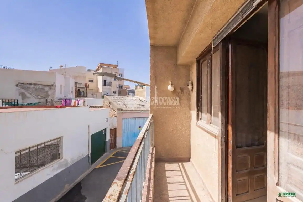Casa aparellada amb terrassa en venda a Vera Ciudad, imagen 9